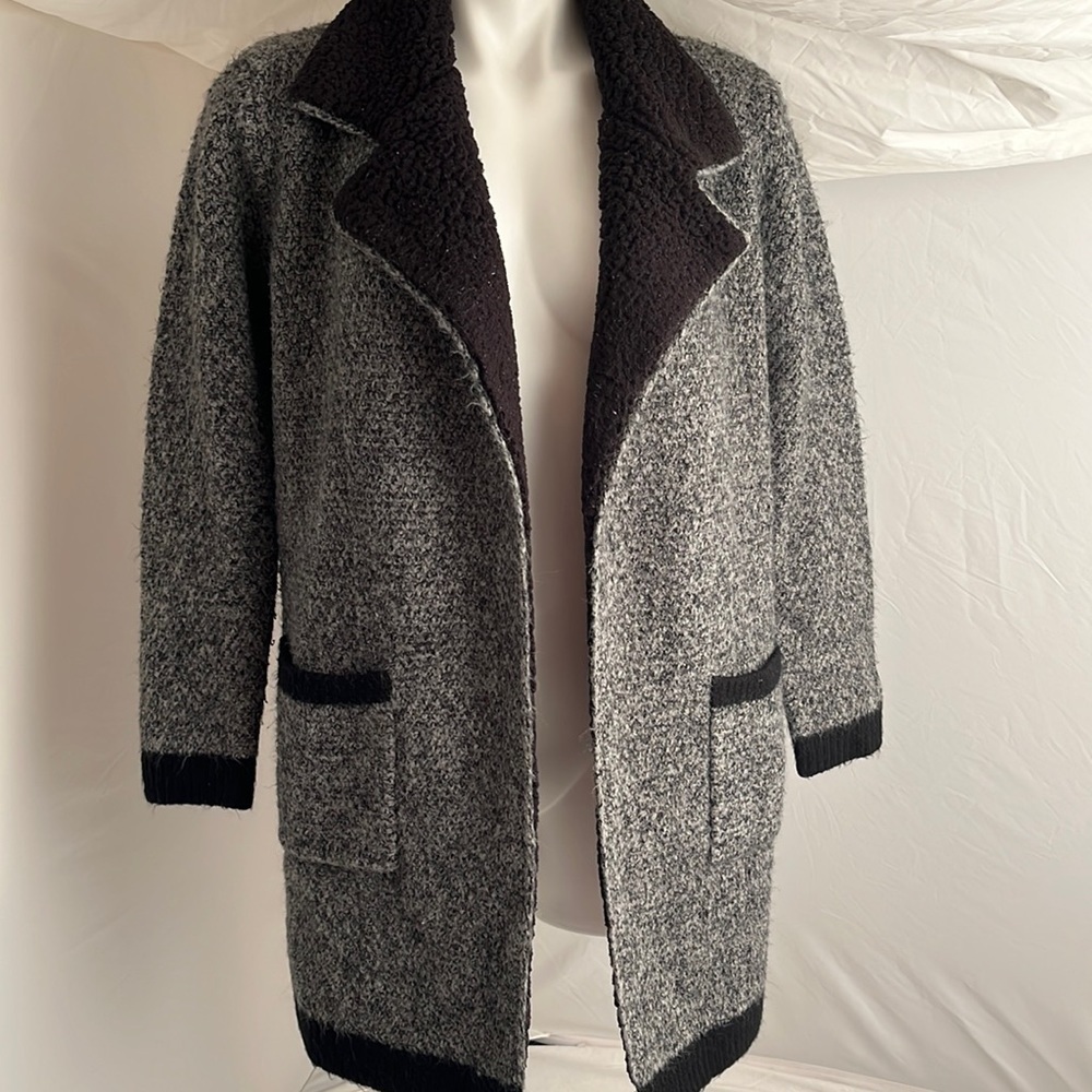 Metric Knits black and gray open front sweater coat L